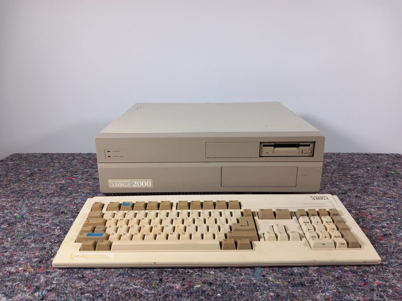 Commodore Amiga 2000 - Revolver AV