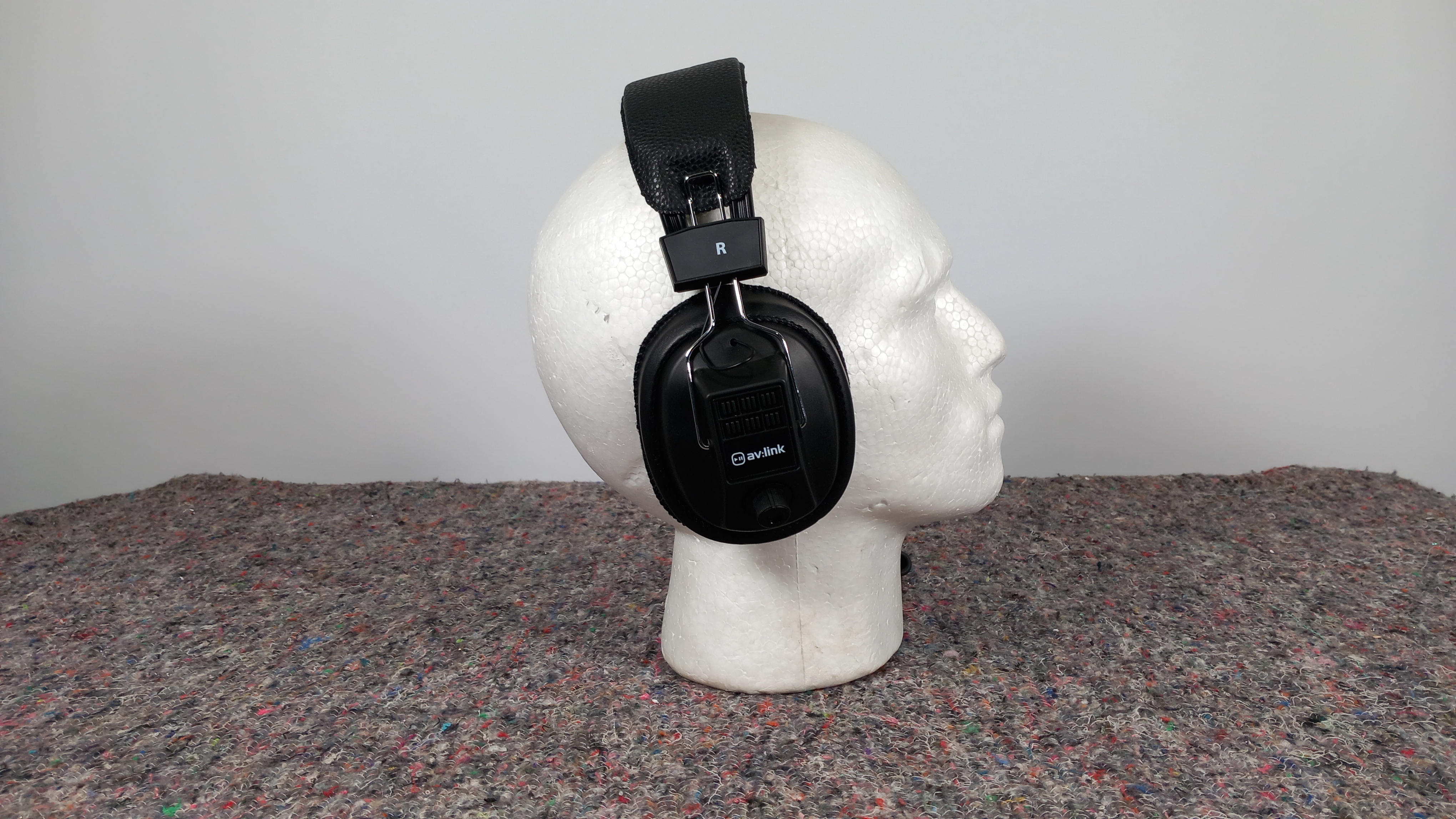 AV Link Mono/Stereo Headphones - Image 2