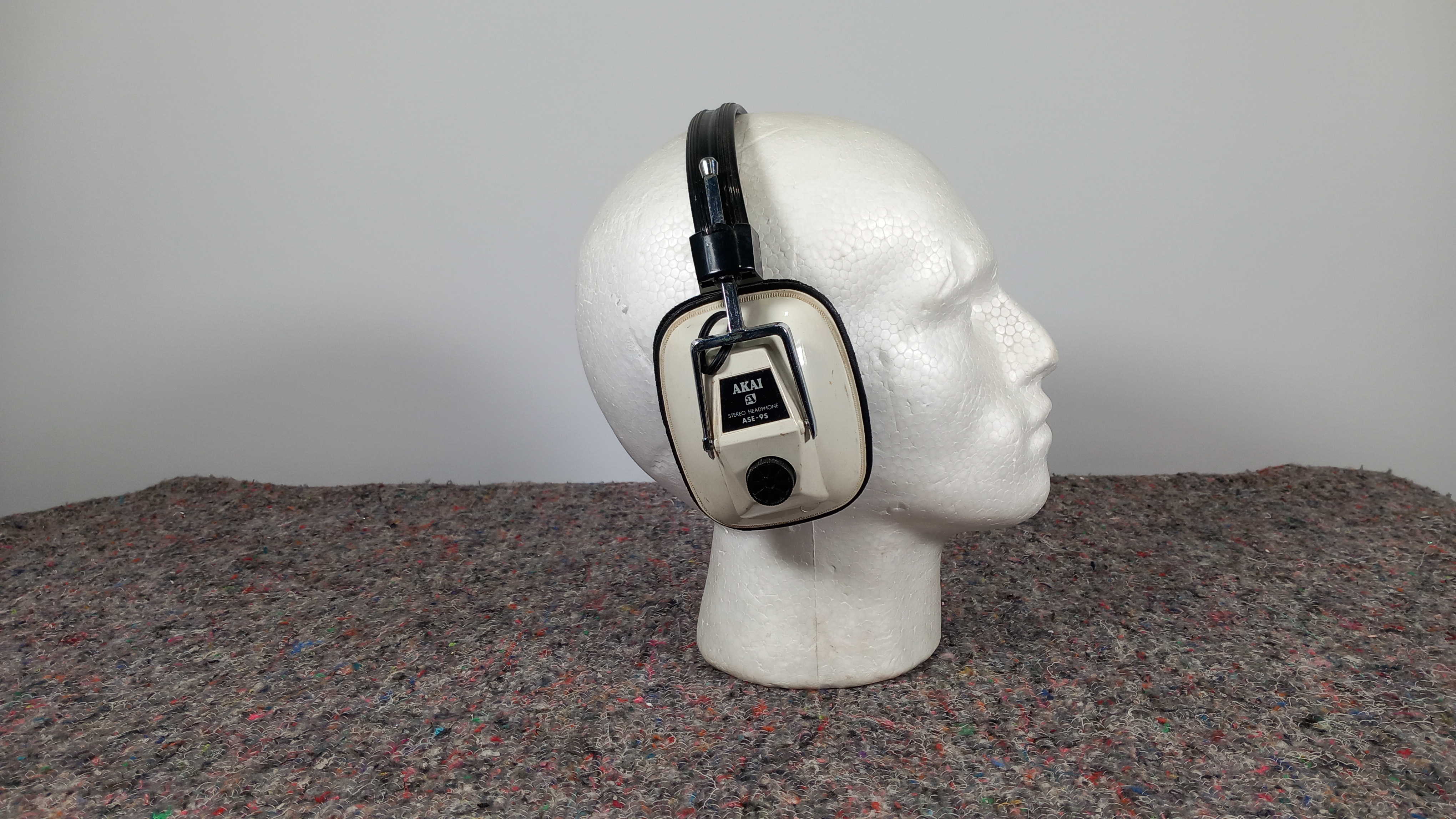 Vintage Akai Stereo Headphones - Image 2