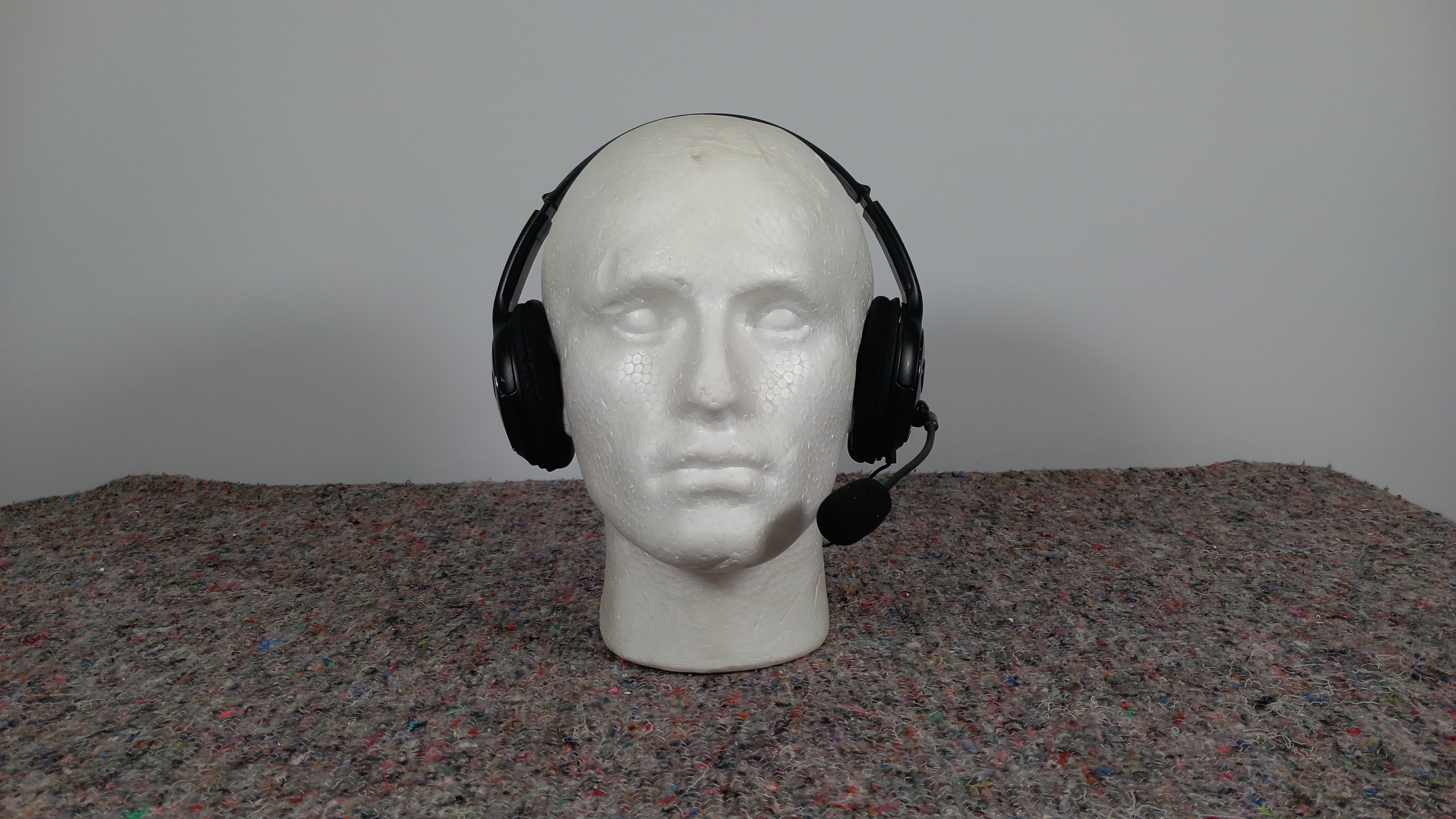 Generic black headset with microphone