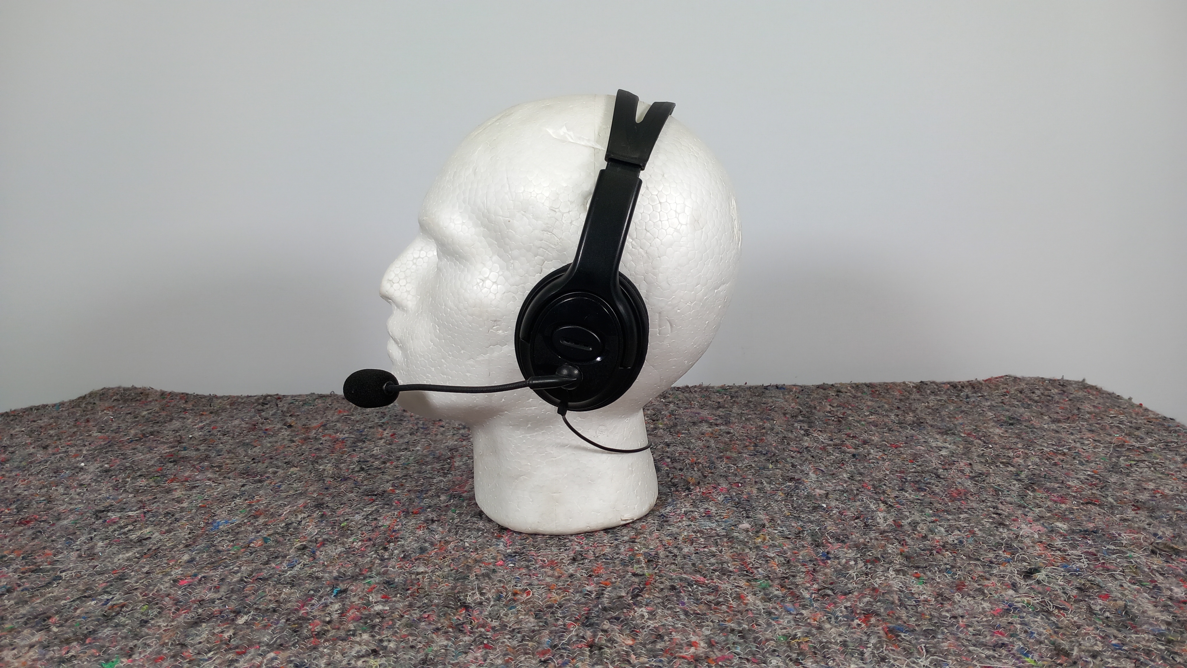 Generic black headset with microphone - Image 2