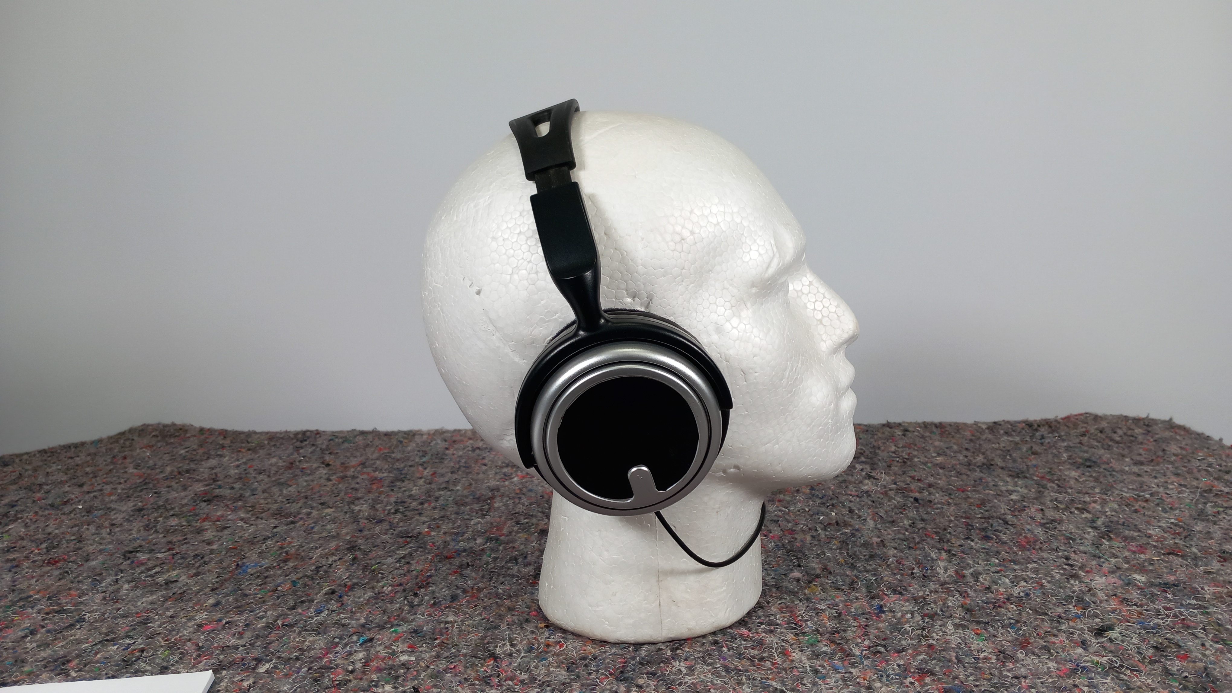 Wired Philips Headphones - Image 2