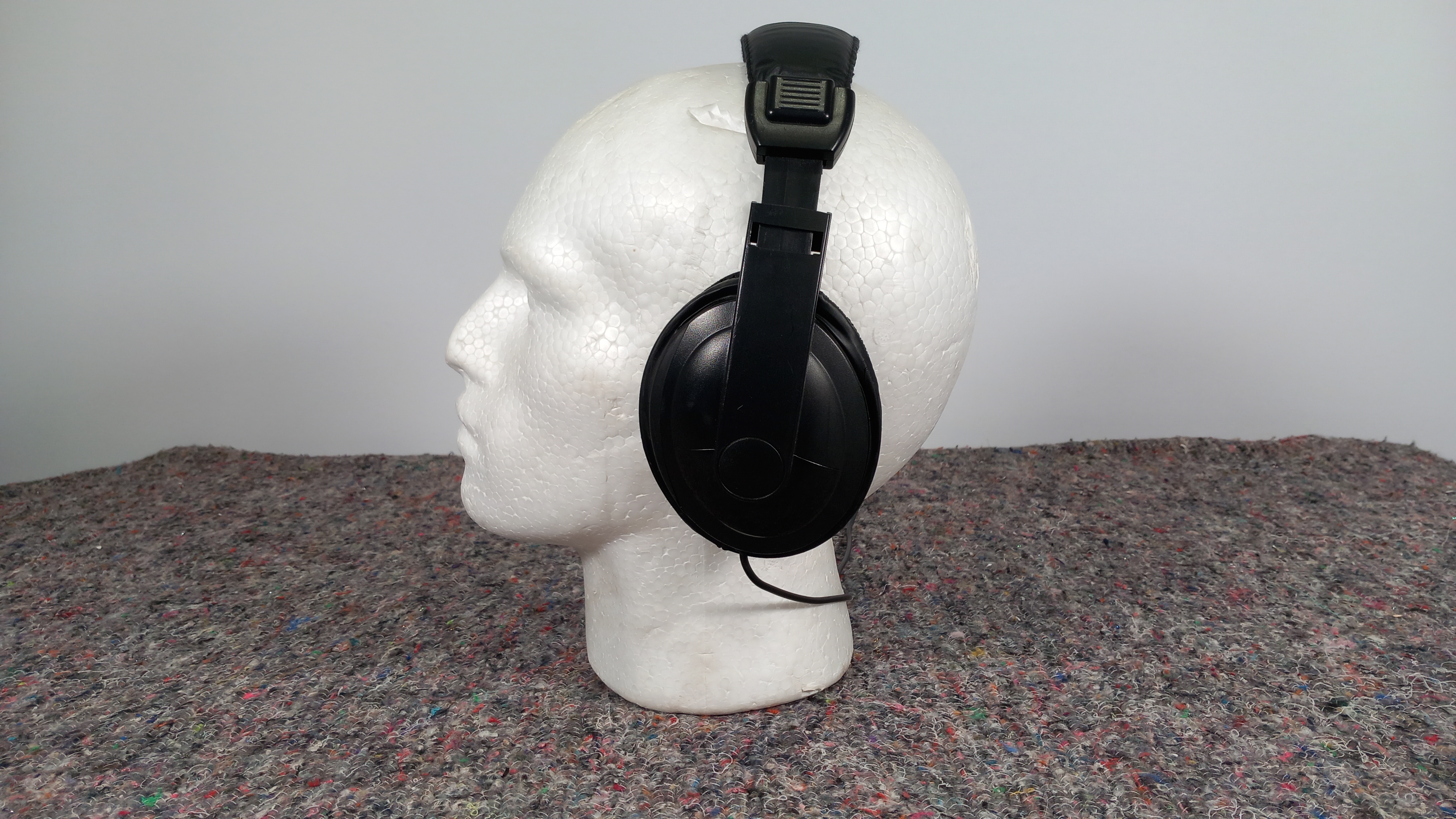 Generic Wired Headphones - Image 2