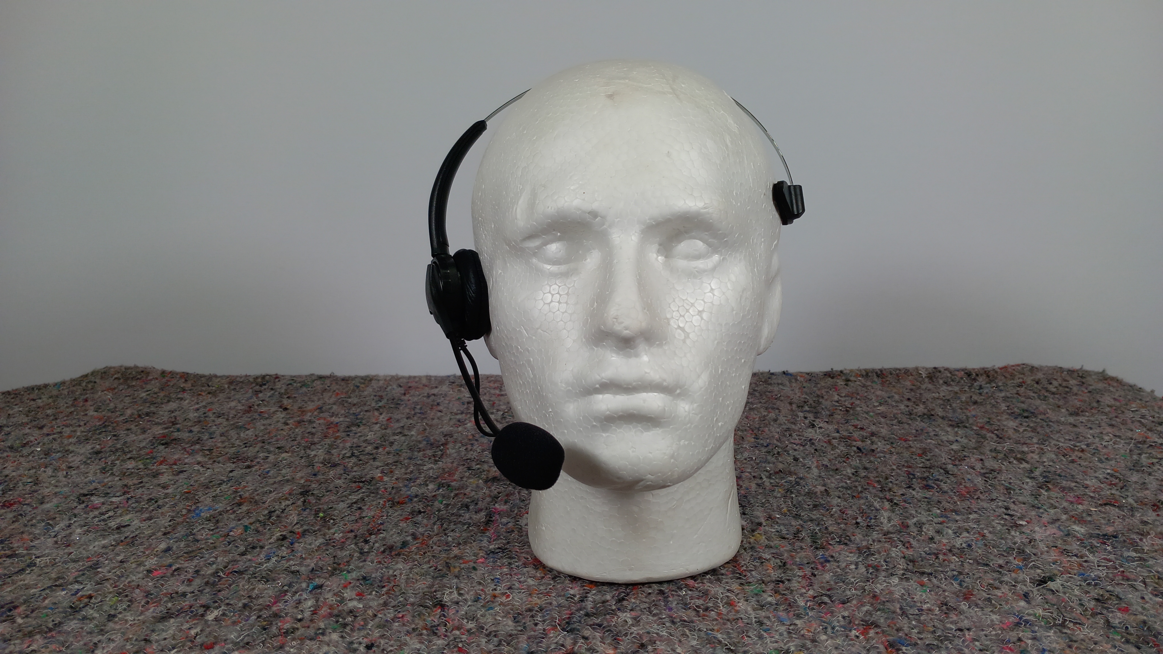 One ear headphone with mic