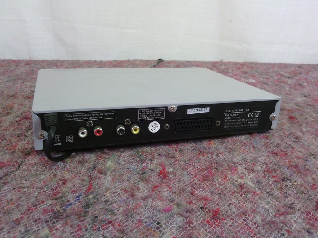 Curry's DVD player Revolver AV